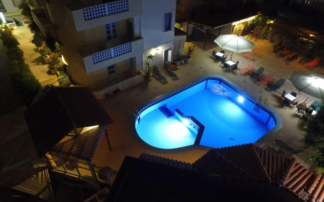 Albatross Studios & Apartments