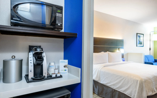 Holiday Inn Express Hotel & Suites Bastrop by IHG