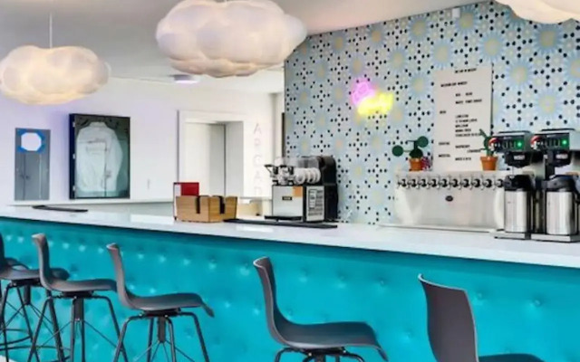 Hotel McCoy - Art, Libations, Pool Society