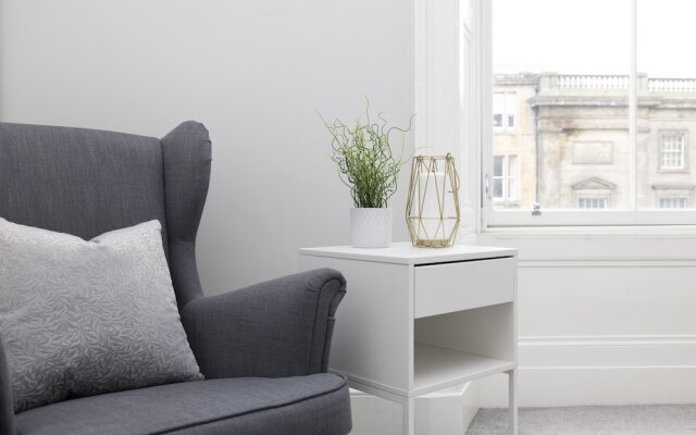 JOIVY 4-Bed Stylish Flat In Edinburgh City Centre