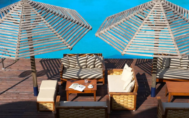 Kamari Beach Hotel