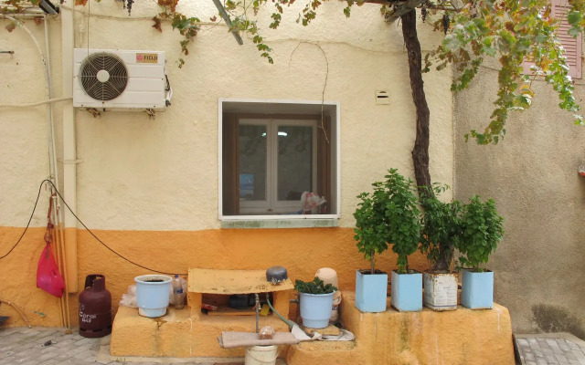 Laas Residence
