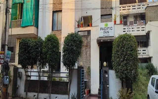 Pacific Inn Huda City Centre Sec 41