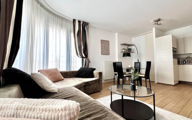 Peaceful 2 minutes European Parliament