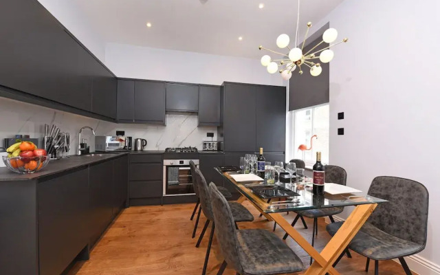Stylish & Spacious Deluxe Apartments near Victoria Station