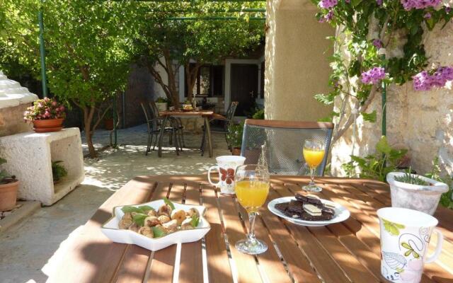 Paradise Stone Apartments