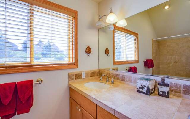 Pinnacle Vista by Tahoe Mountain Properties