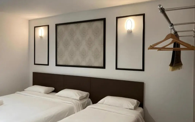 Cafe & Capital O 90756 Cara Hulu Hotel
