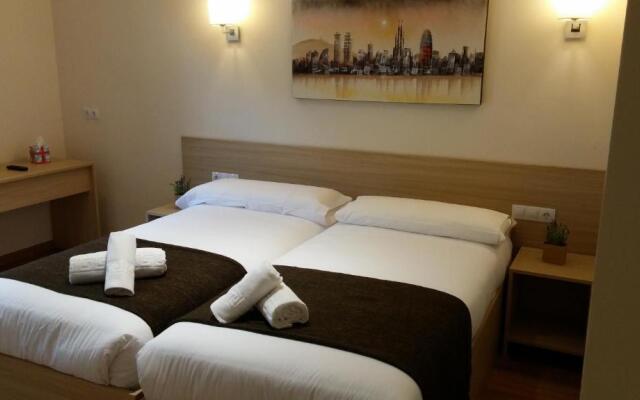 Hostal Barcelona Travel