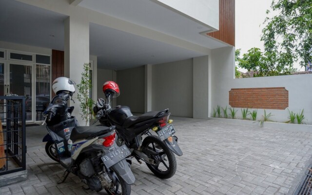Kurnia Guest House by RedDoorz