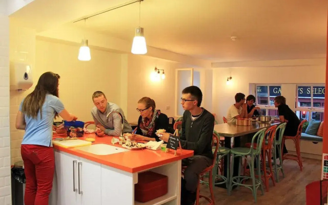 Galway City Hostel & Bar