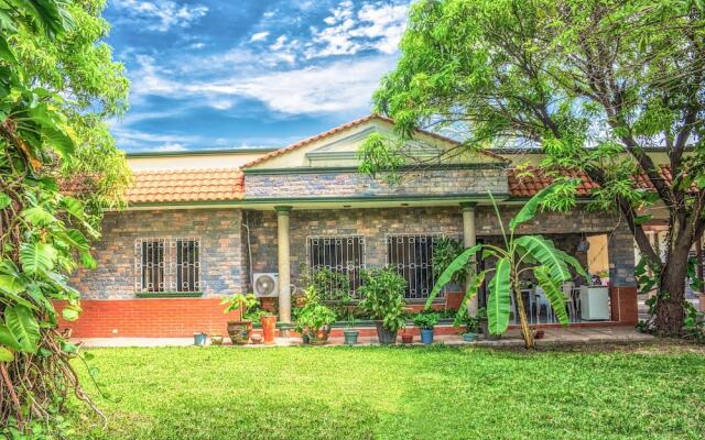 Casa Grande y Privada con Jardín