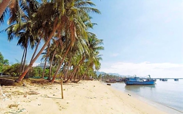 Lê Tùng Hotel - Vạn Giã