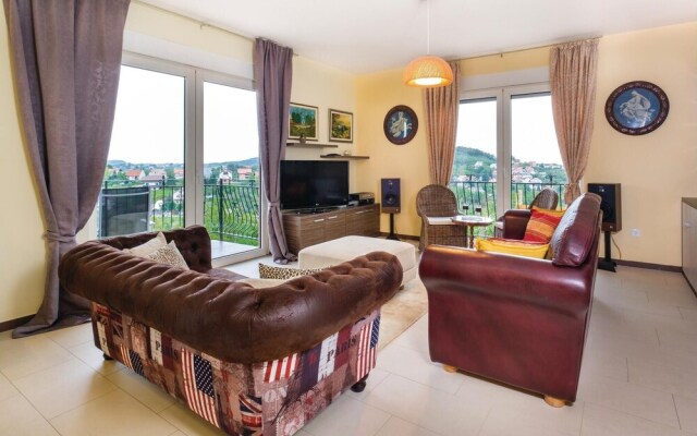 Amazing Home in Zagreb With 4 Bedrooms, Wifi and Jacuzzi