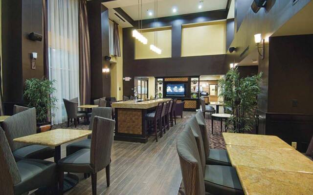 Hampton Inn & Suites Palestine