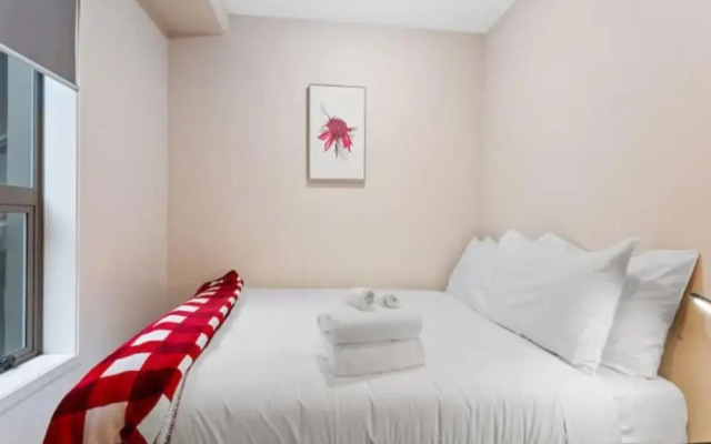 Uptown Two Bedroom Apartment With The Essentials