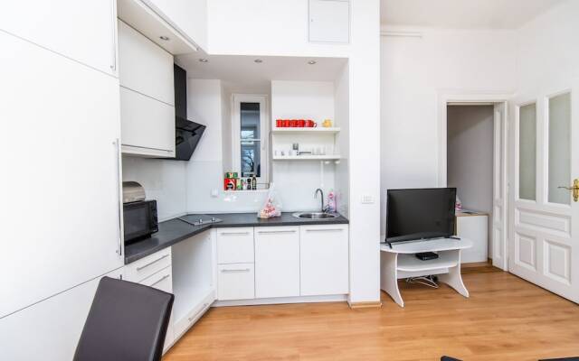 2Bdr Apartment With The Balcony View-Best Location