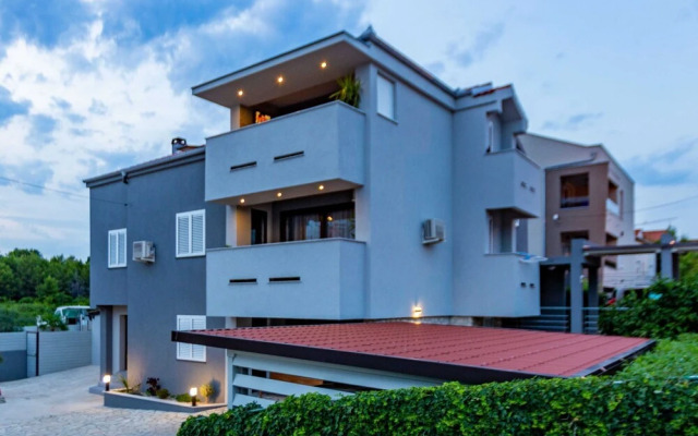 Zadar Lavish and Luxurious Apartment With Private Pool