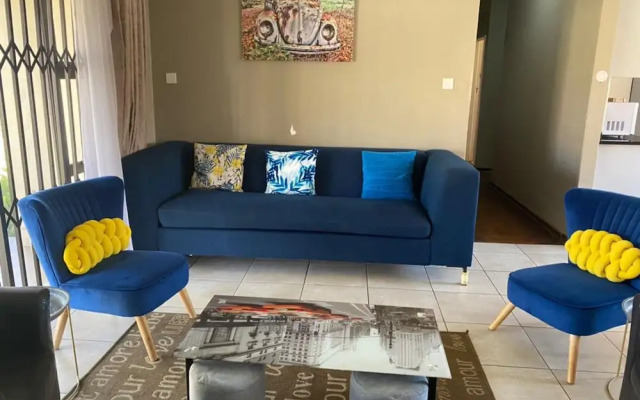 Luxurious 3 bed House Modern Open Plan- Borehole - 2046