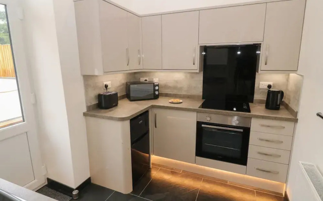 Tyddyn Sianel - Derw