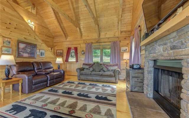 Bear Tracks - Two Bedroom Cabin