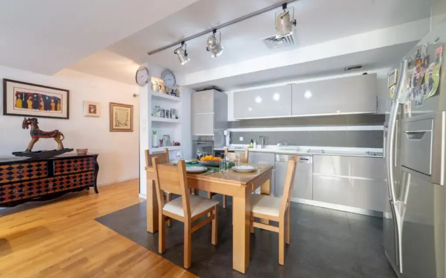 Amazing 1BR Penthouse with terrasse near Neve tzedek