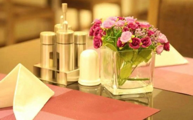 Shanghai Heyi Hotel (Shanghai Hongqiao Qilin Road Subway Station)