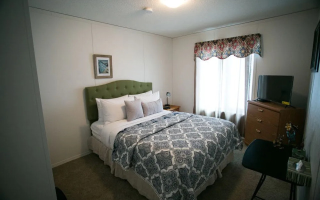 Lou & Francis Guest House