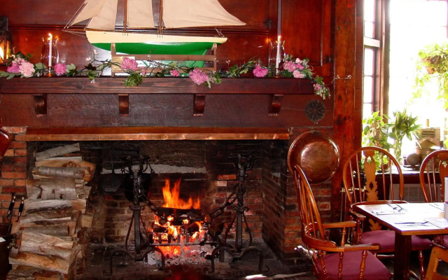 Lamie's Inn and The Old Salt Restaurant