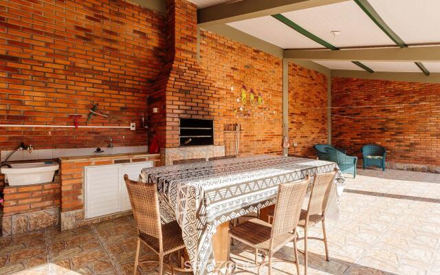 Sobrado agradável c/ churrasq. 90m do mar RDD657