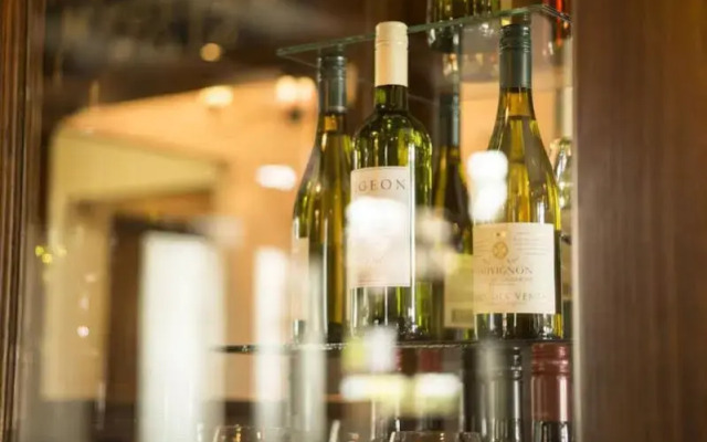 Riverside Suites Hotel