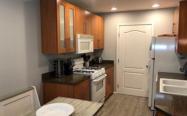 Uptown Simplicity - 3 Bedroom by Casago