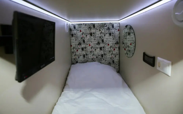 Kupe Capsule Hotel & Hostel