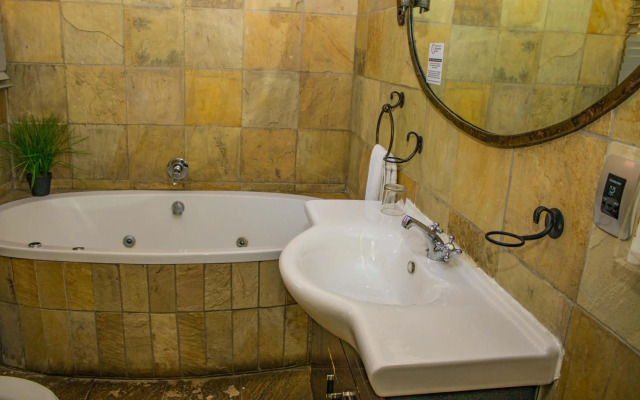 Hutten Heights Lodge by Ilawu