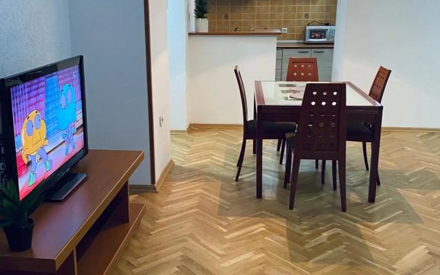 Regina's 2bedroom Near Square