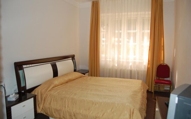 Aliq Hotel
