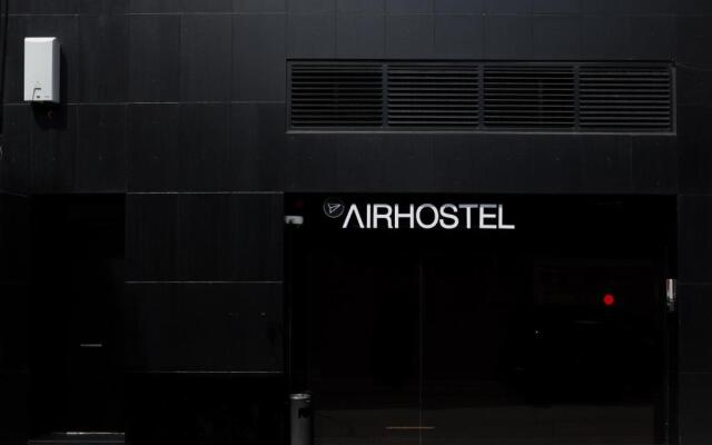 Airhostel Barcelona Airport 24h