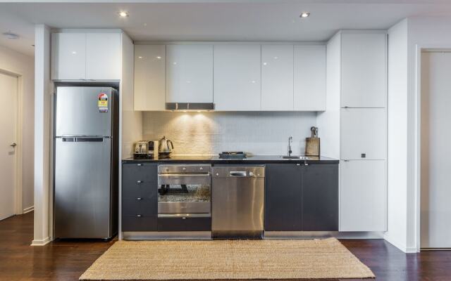 Stylish 2 Bed 2 Bath Parking Wifi Pool