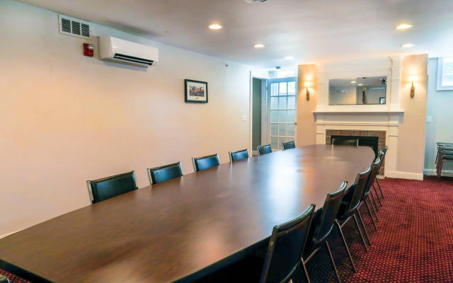 Essex Street Inn & Suites, an Ascend Collection Hotel