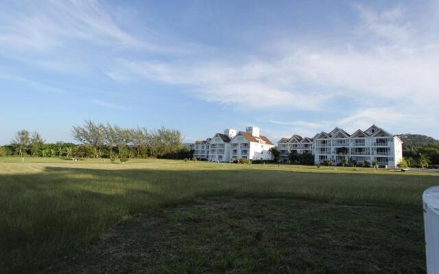 Seacastles by the beach/pool