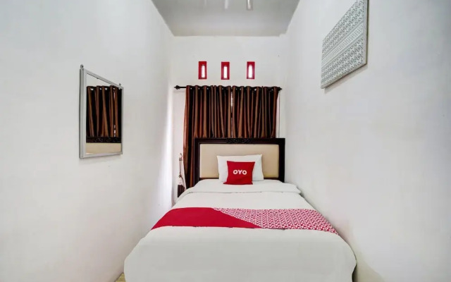 OYO 90645 Karisma Residence