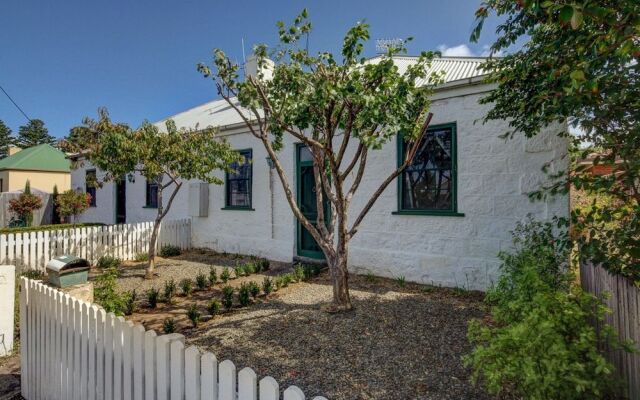 Prue's Cottage - well appointed family getaway