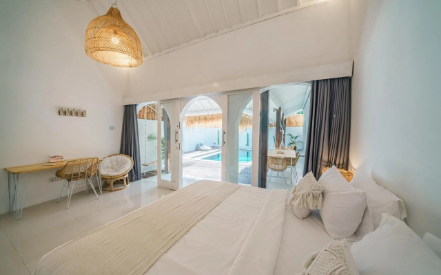 Villa Santorini - Boho-Chic 3-Bedroom Villa in the Heart of Berawa! – Guest Rooms – Tibubeneng