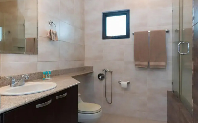 The Golf-view Condo by Acomodo