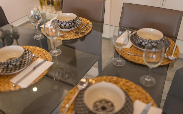 CENTER MODERN 1BR 2Bth TERRACE WI-FI AC