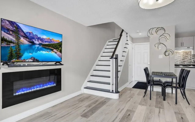 Stylish Mississauga Lower Unit BBQ Yard Paradise