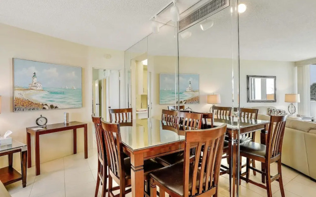 Cozy Beachfront Condo With Pool and Tennis Courts
