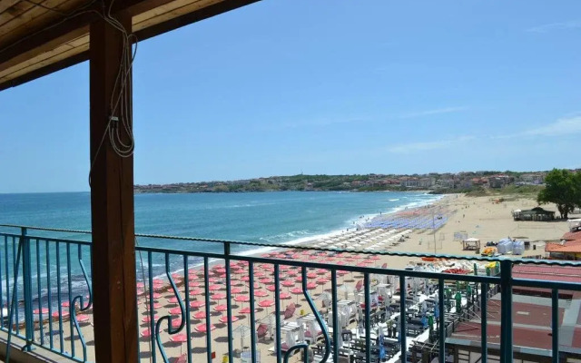 Phoenix Family Hotel