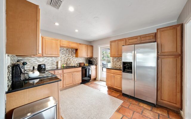 Poinsettia FTL Home by PMI