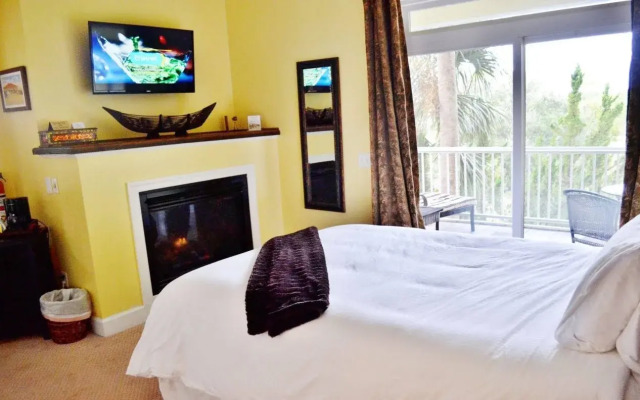 Water's Edge Inn - Adults Only